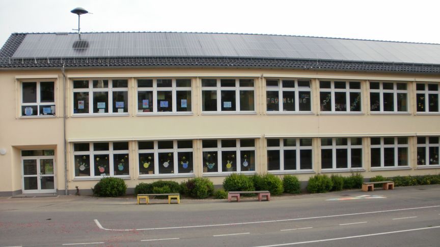Eingangsbereich des kleineren Schulgebäudeteils
