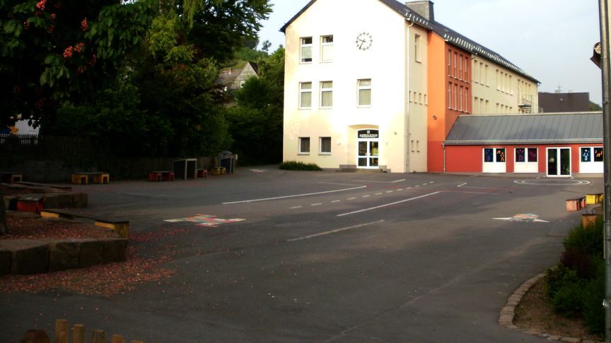Der große Schulhof der Andreas-Schule